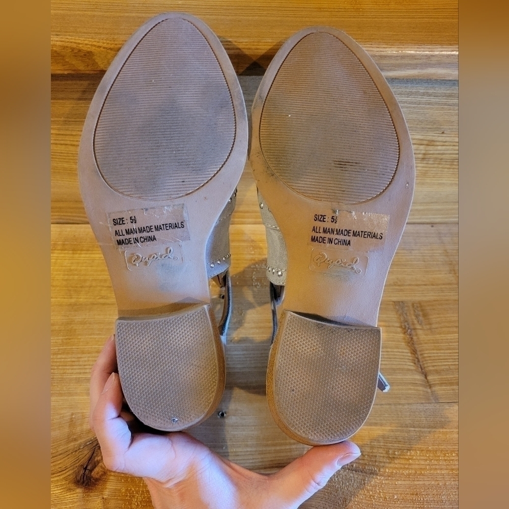 Qupid light grey riveted detail buckle bootie 5.5 - Picture 6 of 6
